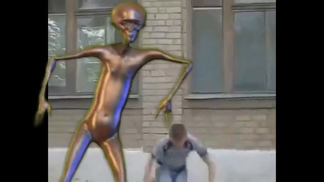 ШОК! ПРИШЕЛЕЦ ПАДАЕТ С НЛО И ТАНЦУЕТ ВМЕСТО ПАЦАНА (НЕ КЛИКБЕЙТ!) смотреть онлайн