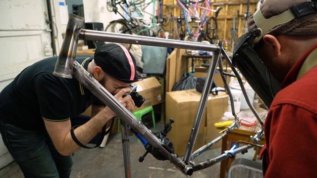 Documenting a bike build with the Fujifilm X-E3 смотреть онлайн