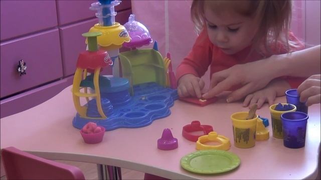 Открываем набор Play Doh Фабрика пирожных смотреть онлайн
