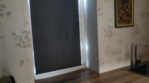 Окрашенная рулонная штора акриловой эмалью после года эксплуатации.