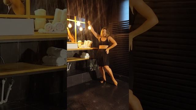 ТАНЕЦ ПОД ДОЖДЕМ #bellydance #танецживота #восточныетанцы смотреть онлайн