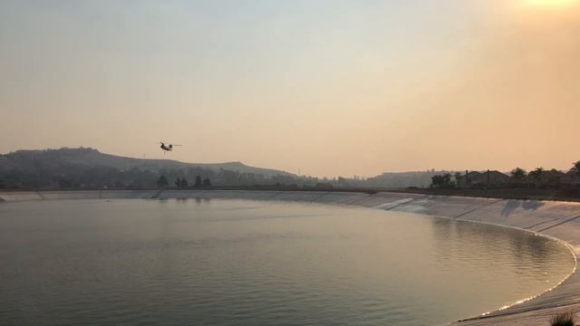 Orange County Wildfires Firefighting MH-47 Chinook CH-54A Helicopters Refilling смотреть онлайн