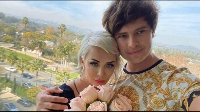 Недолго горевал Не прошло и 40 дней после кончины жены, как Прохор Шаляпин отправился на гастроли смотреть онлайн