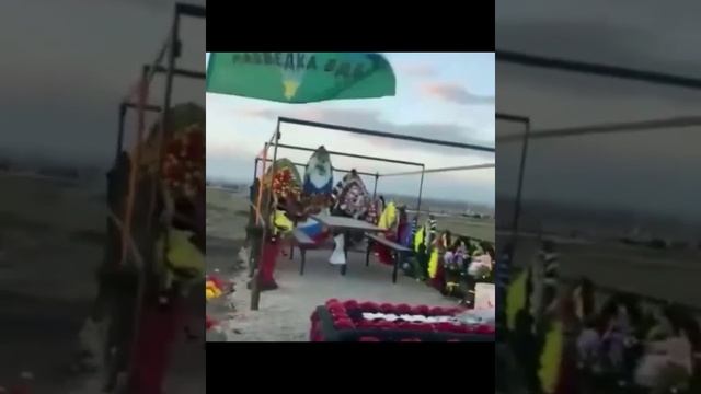 ШОК! Кладбище – «АЛЛЕЯ ПАЦАНОВ»! ВСЕ ВДВ-шники + 1 морпех! Город Михайловск. РОССИЯ СВОИХ - БРОСАЕТ смотреть онлайн