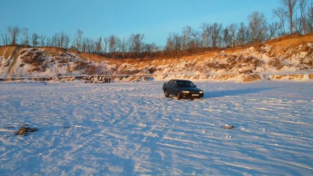 Toyota Corona дрифт!