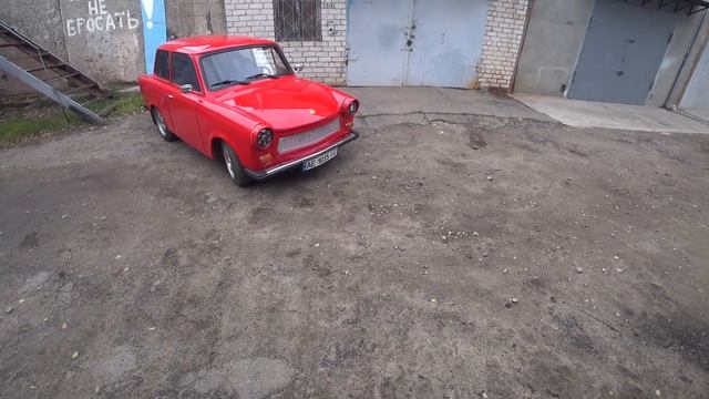 Уникальный и редкий автомобиль ТРАБАНТ. Ещё и электро. смотреть онлайн