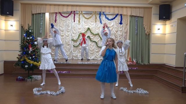 "Рождественские звезды 2023 " творческий номер "Снеговики" Ивановской Анны смотреть онлайн