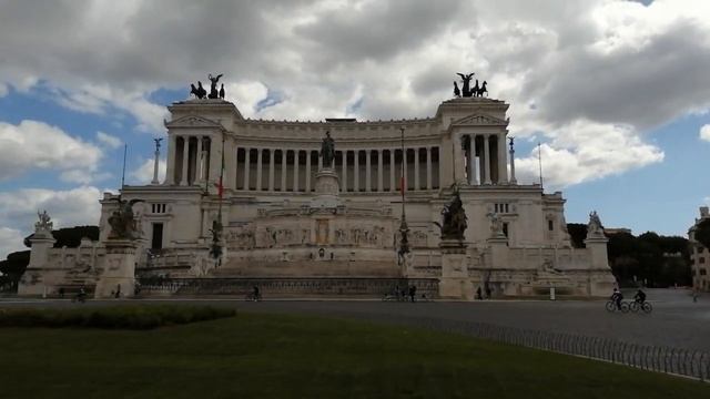 Piazza Venezia a Pasqua 2021. Roma. Lazio. Italia / Площадь Венеция на Пасху. Roma. Lazio. Italia. смотреть онлайн