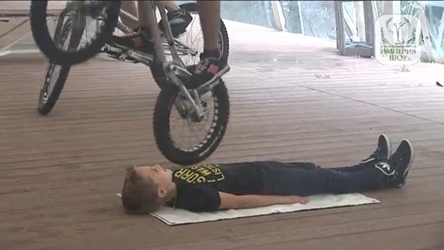 Велотриал от агентства «Империя Шоу», г. Москва +7 (495) 6-629-630 смотреть онлайн