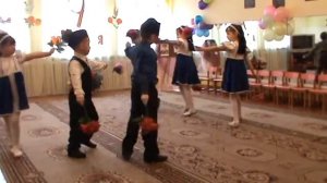 Танцы в детском саду. Вальс Победы