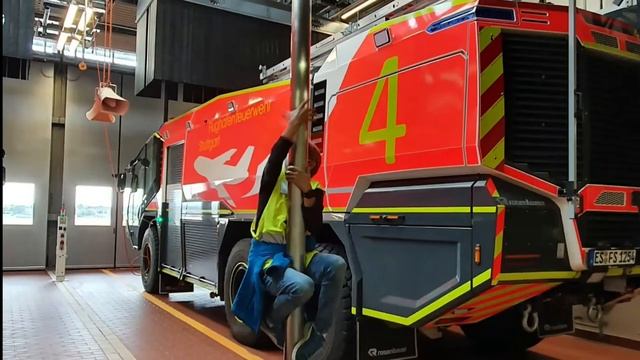 Flughafen Stuttgart, Flughafenfeuerwehr смотреть онлайн