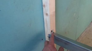 комбинированная перегородка из прфиля и бруса под гипсокартон