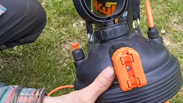 Опрыскиватель пневматический ЖУК ОП-220 (Pneumatic sprayer OP-220) смотреть онлайн