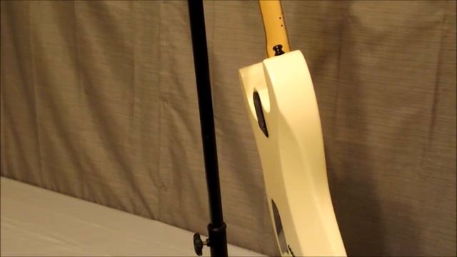 A Look At The Fender Stratocaster Jim Root Signature Model смотреть онлайн