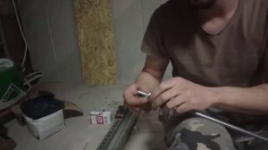 Как закрутить шпильку в потолок