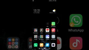 (Xiaomi) Как сделать скриншот экрана? Как три пальца об экран)?