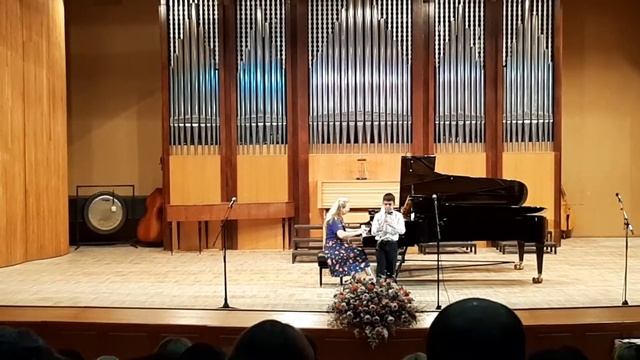 Григор Аревян, гобой, "Испанский танец" (М.Мошковский) смотреть онлайн