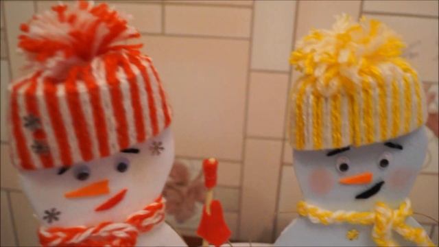ВЕСЁЛЫЕ СНЕГОВИКИ ИЗ ПОТОЛОЧНОЙ ПЛИТКИ! МОЖНО СДЕЛАТЬ И С ДЕТЬМИ! смотреть онлайн
