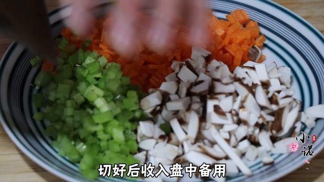 把豆腐切成小丁，不炒不炖不油炸，连吃一个月也不腻，超下饭【刘姐厨房 Magic Food】 смотреть онлайн