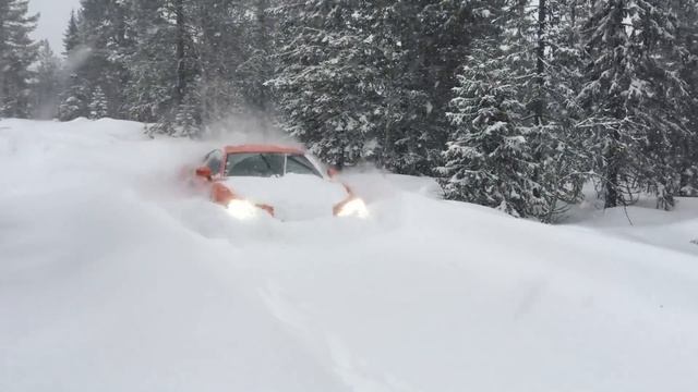 Audi R8 V10 - featured in ski slope - now on snow covered road смотреть онлайн