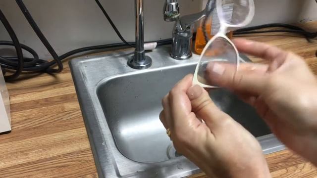 How to - The Best Way To Clean Your Dirty Glasses - No Scratch! смотреть онлайн