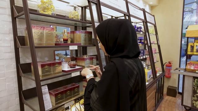 Lady Aysha Visits Loccitane Qatar смотреть онлайн