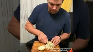 Шурпа в афганском казане на плите.