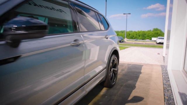 2023 VW Tiguan SE R-Line Black Pyrite Silver Metallic Walkaround Capitol Heights MD смотреть онлайн