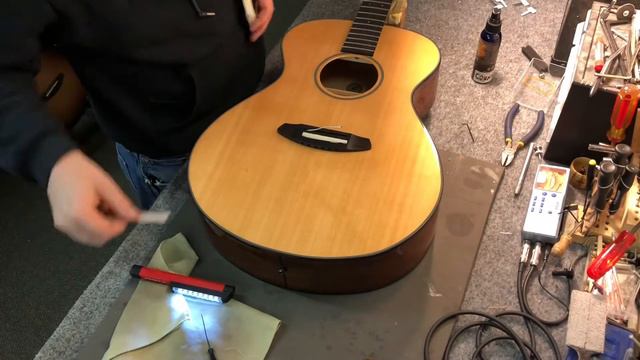 Acoustic Guitar Pickup Install смотреть онлайн