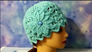 ШАПОЧКА на весну крючком.  Шапочка просто, быстро, красиво. (720p)