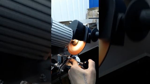 Заточка цепи бензопилы на станке EG235 CN смотреть онлайн