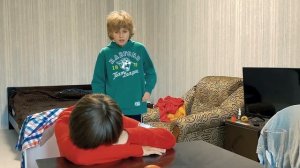 КИНУЛ НОЖ в БРАТА а4. Детдомовец ИЗДЕВАЕТСЯ нам БРАТОМ. Школьник унизил Даниэля боя, фанат влад а4