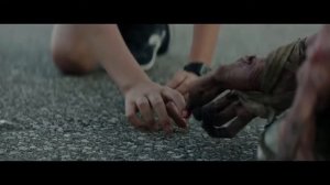 Пеннивайз пугает Эдди Каспбрака | Оно (2017)