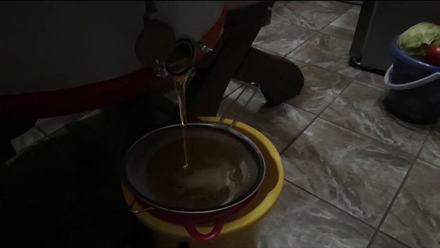 Свежевыкачаный майский мёд "ФРЕЙ". Сады, белая акация, фацелия. смотреть онлайн