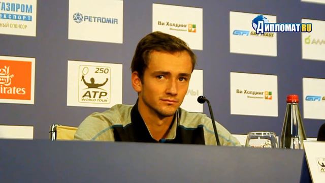 Даниил Медведев: стыдно за своё поведение на корте, работаю с психологом смотреть онлайн