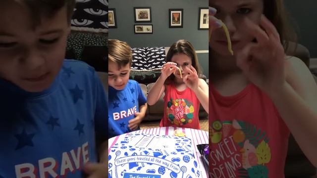 Sophie and Henry Universal Yums смотреть онлайн