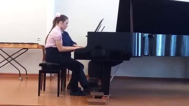 Как я играю на рояли в 10 лет эта пьеса называется у соседа бела хата это украинская песня смотреть онлайн