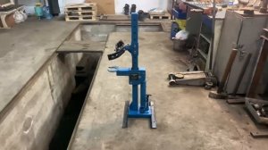 Гидравлический стенд для стяжки пружин.