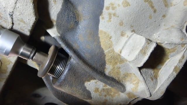 Замена масла в переднем редукторе ПРАДО-120 смотреть онлайн