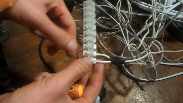 как подключить тоненькие провода к домашней проводке без пайки и скрутки смотреть онлайн