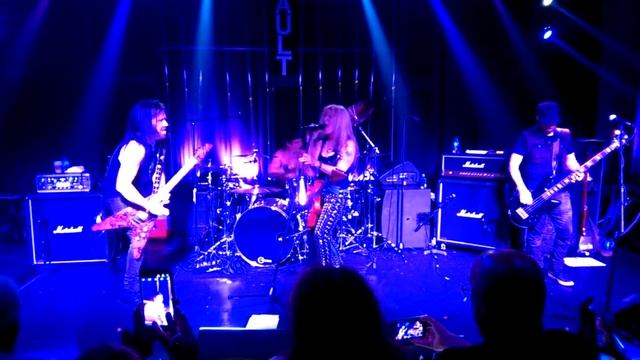 The Cave смотреть онлайн