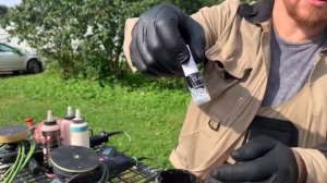 Как аккуратно подкрасить маленькие сколы и царапины на кузове, своими руками.