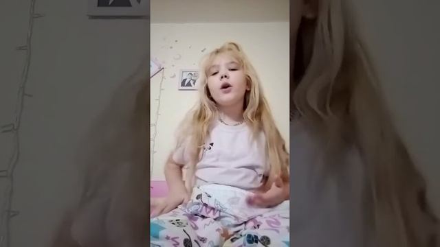 заходите посмотреть на канал Максим 3x вышел новое видео там есть я в синей куртке смотреть онлайн