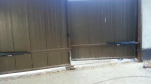 Воротный электропривод. Установил ALUTECH 5000 на распашные ворота, фотоэлементы и лампу