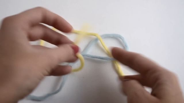 Learn to knit: How to join yarn with an invisible magic knot | WAK смотреть онлайн