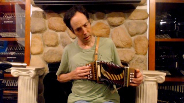 CASTGIODGWW - Walnut Castagnari Giordy Diatonic Button Accordion DG 12 8 $999 смотреть онлайн