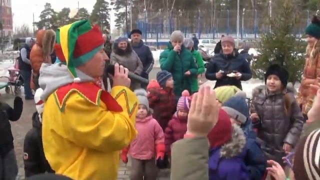 "Проводы масленицы" - видеорепортаж с дворовых праздников, которые состоялись в пос. Нахабино. смотреть онлайн