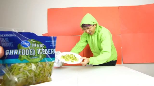 THE GRINCH WITH ZERO BUDGET! (GRINCH MOVIE PARODY BY LANKYBOX!) смотреть онлайн