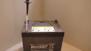 Как измерить плотность в аккумуляторе без пробок? Сверлить!