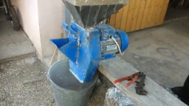 зернодробилка ZUBR 2